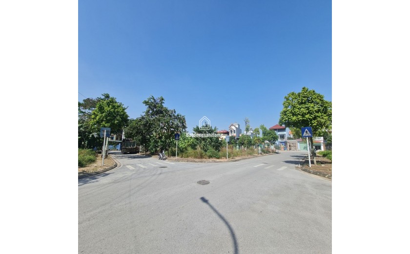 Giảm chào 2 tỷ căn biệt thự đơn lập 202m2 tại trung tâm Đa Tốn, Gia Lâm, đường 16m. Lh 0989894845